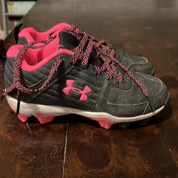 Girls size 13 softball cleats - Picture 2 of 5